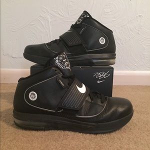 LeBron Zoom Solider IV